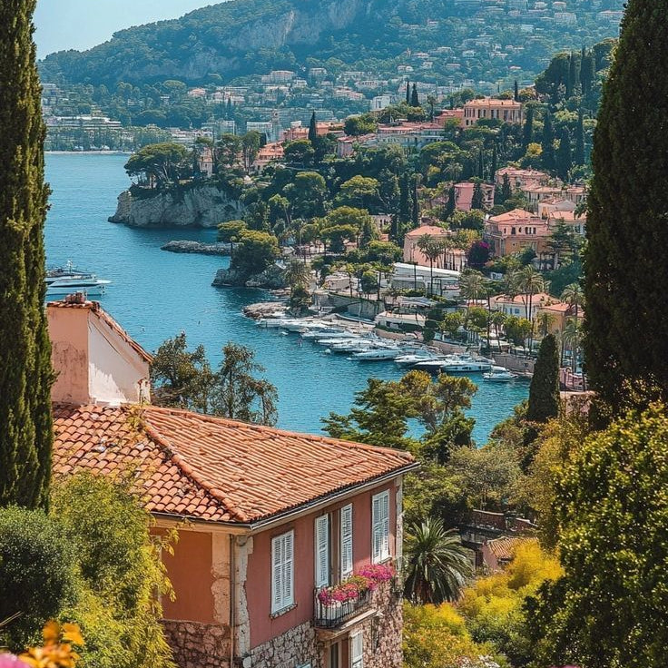 The Radiant Creative Woman - A Paris & Côte d’Azur Writing Retreat